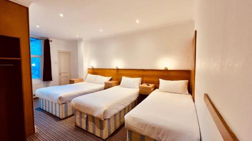 โรงแรมเวสต์ ครอมเวลล์ (West Cromwell Hotel) in เอิร์ลส์คอร์ต