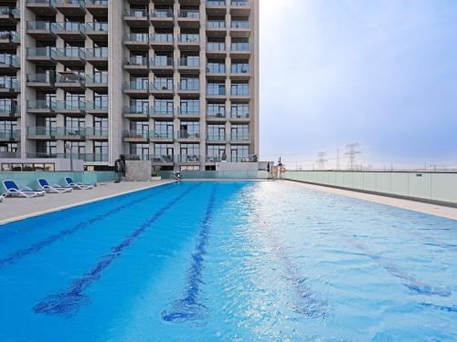 Bright & Spacious 2-Bedroom 706 Apartment Al furjan