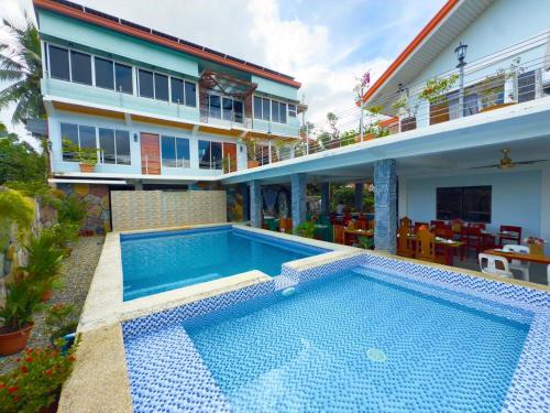 TUBURAN Poolside Room Type - Deluxe Double Room