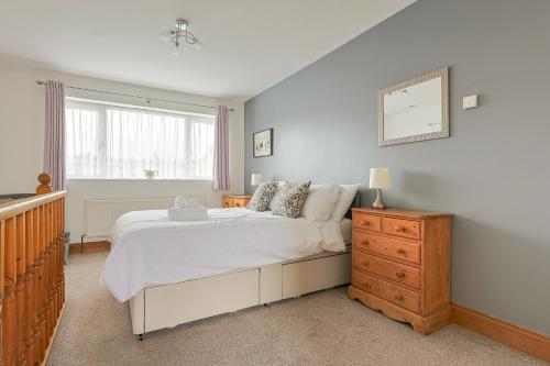 Seadmed, Spacious Self Contained Annexe with Parking - Pass the Keys in Chinnor