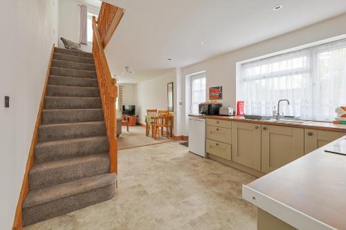 Seadmed, Spacious Self Contained Annexe with Parking - Pass the Keys in Chinnor