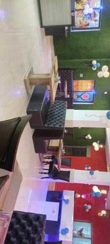 Hotel Blue Whale in Giridih