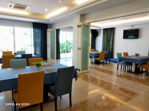 Restaurant, Seapine Beach Golf & Resort Hua Hin in Khao Takiab