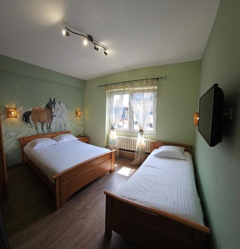 1 double bed, 1 twin bed