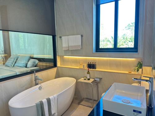 room detail thumbnail 2