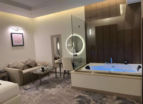 جاكوزي, فندق لكجري نايت الياسمين (Luxury Night Hotel  Al Yasmin) in الياسمين