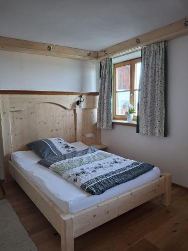 1 double bed, 1 twin bed