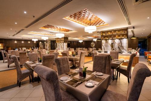 Restaurant, Howard Johnson by Wyndham Kota Kinabalu City Centre in Kota Kinabalu
