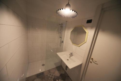 Double Room with Private Bathroom image 6