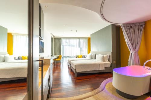 LiT BANGKOK Hotel Room Type - Extra Radiance Twin Room