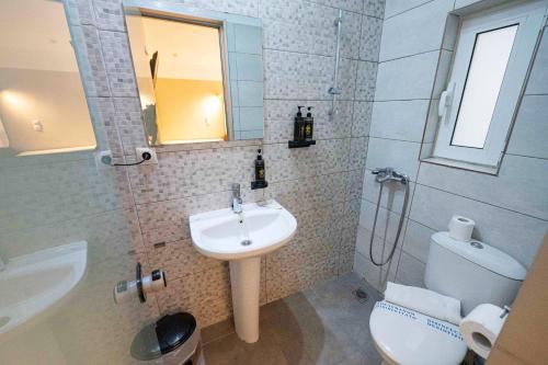 Hotel Lux Room Type - Deluxe Triple Room Hotel Lux Room Type - Deluxe Triple Room