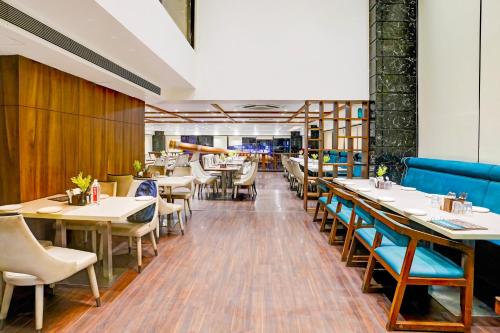 レストラン, Palette by CheckIn Magarpatta City Formerly Emerald Guestimony in プネー