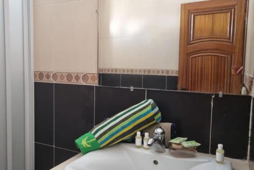 Luxurious Accessible Apartment in the Heart of Fes - image 10