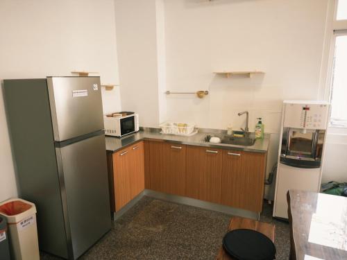 Kitchen, 距離輕旅-東港店 KM Hostel DG in Pingtung