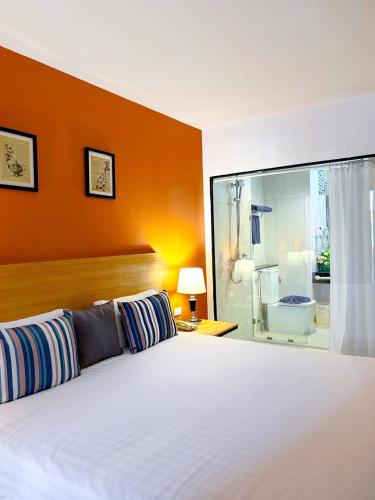 room detail thumbnail 1