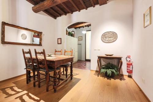 Bright & Cozy Designer Apartment in San Niccolò - image 13