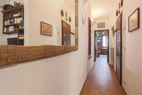 Bright & Cozy Designer Apartment in San Niccolò - image 9