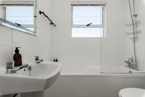 Balmoral Heights - image 12