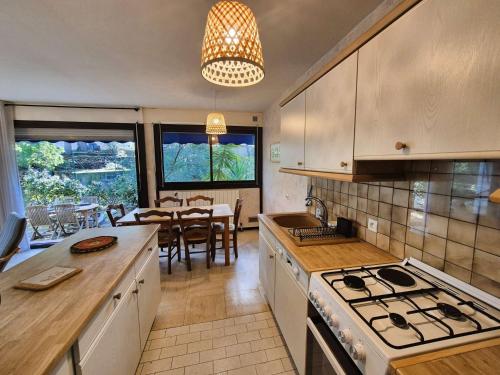 2 chambres, WIFI, vue mer, jardin, parking in 濱海聖芒德里耶
