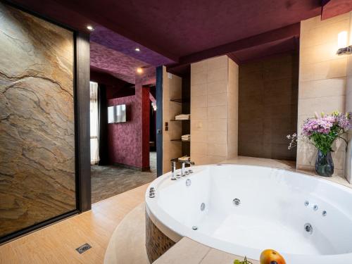 高級豪華高山度假村 (Premier Luxury Mountain Resort) in 班斯克