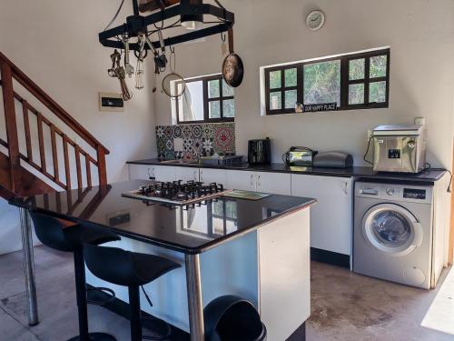 Cheerful 3 Bedroom Cottage with Private Beach in 哈加哈加