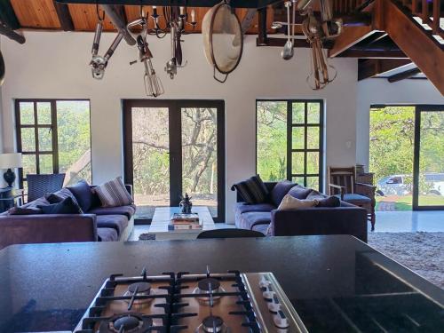 Cheerful 3 Bedroom Cottage with Private Beach in 哈加哈加