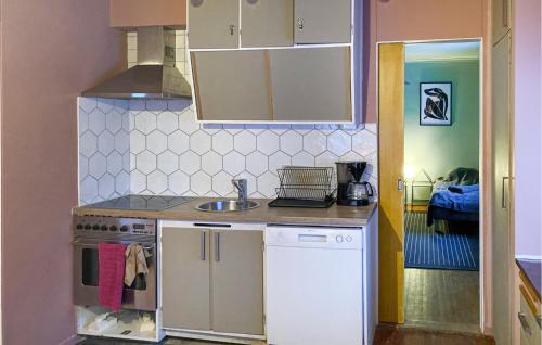 주방, 3 Bedroom Pet Friendly Home In Kristineberg in 보름셀레