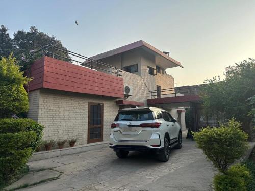 Heritage Home with Lush Lawns & Old-World Charm in Kurali