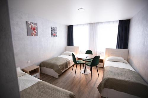 3 twin beds