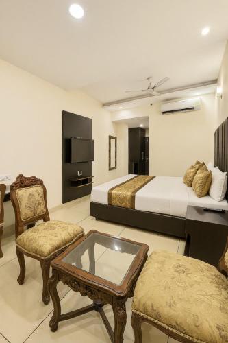 JBS Comfort Residency Zirakpur Chandigarh # Couple friendly # Parking # lift #Travelers Choice photo 2