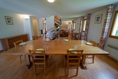 Bright family apartment with balcony in Giez