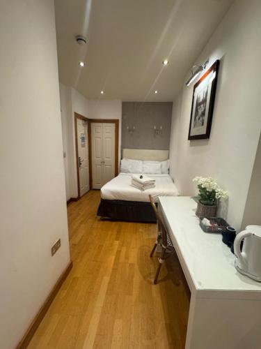 Chambre double, large
