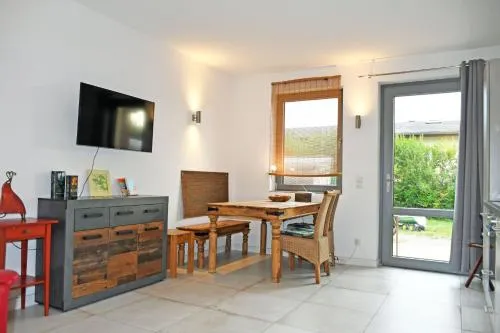 schöne Maisonette-Ferienwohnung am Selliner See mit Terrasse in Baabe, Deutschland