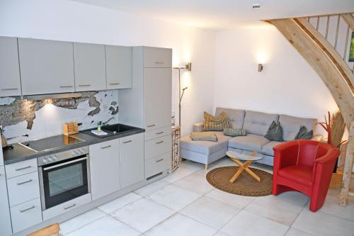 schöne Maisonette-Ferienwohnung am Selliner See mit Terrasse - image 4