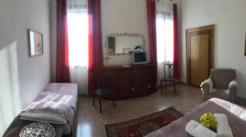Princess Guest House Canal View