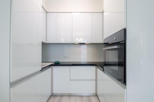 21-285 Central Park John McCain 7 Kyiv centre stunning city view 15 kW backup power Petrovdom Apartment - image 3