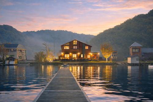 Lakefront Sauna Villa in a Japanese National Park - Nagano