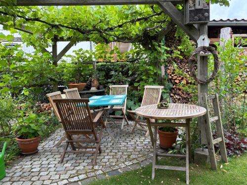 花園, Ferienwohnung Grüne Oase (Ferienwohnung Grune Oase) in 比紹夫斯海姆a.d.力弘