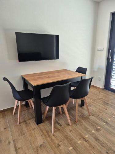 Apartmánové byty s bazénem (Apartmanove byty s bazenem) in فريم بورك