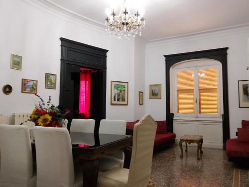 ANTICHE MEMORIE-ELEGANZA E CONFORT-Palazzo Gropallo, Genova Brignole