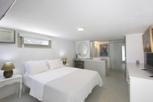Villa Aphrodite · Elegant villa sea views designer renovation - image 4