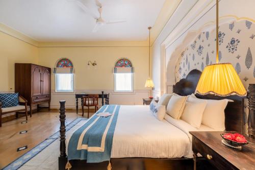 room detail thumbnail 2