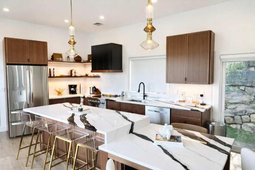 Modern Lakeview Home with Private Dock Sleeps 5 in Roxbury Township (NJ)