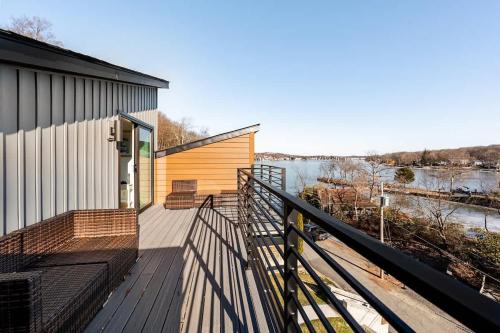 Modern Lakeview Home with Private Dock Sleeps 5 in Roxbury Township (NJ)