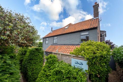 No33 HILLVIEW LODGE BOUTIQUE COTTAGE in Brancaster