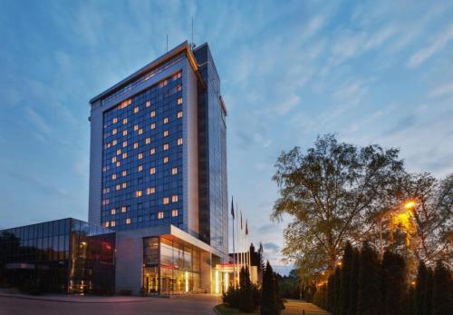 VILNIUS PARK PLAZA HOTEL & SPA, Restaurant, Panorama Bar, Conference & Banquet Center – khách sạn tại Naujamiestis eldership