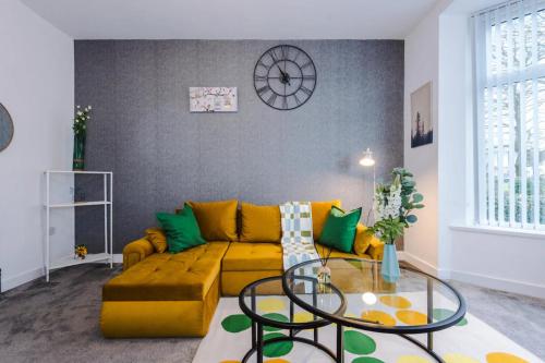 Group-Friendly Home near Manchester with Hot Tub and Private Cinema Room gîte à louer Castleton