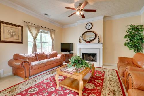 Suburban Atlanta Vacation Home - 20 Mi to Downtown in 聯合市