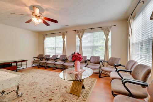 Suburban Atlanta Vacation Home - 20 Mi to Downtown in 聯合市