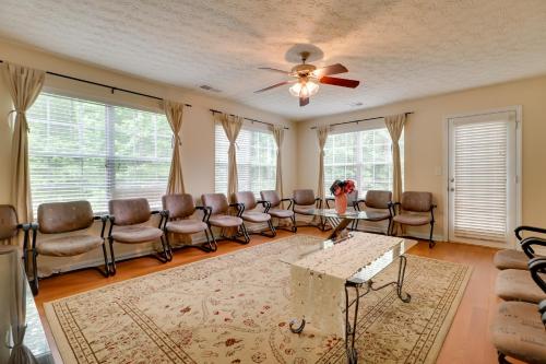 Suburban Atlanta Vacation Home - 20 Mi to Downtown in 聯合市